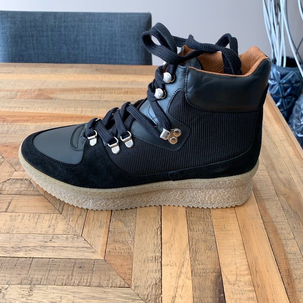 Wedged ankle boots